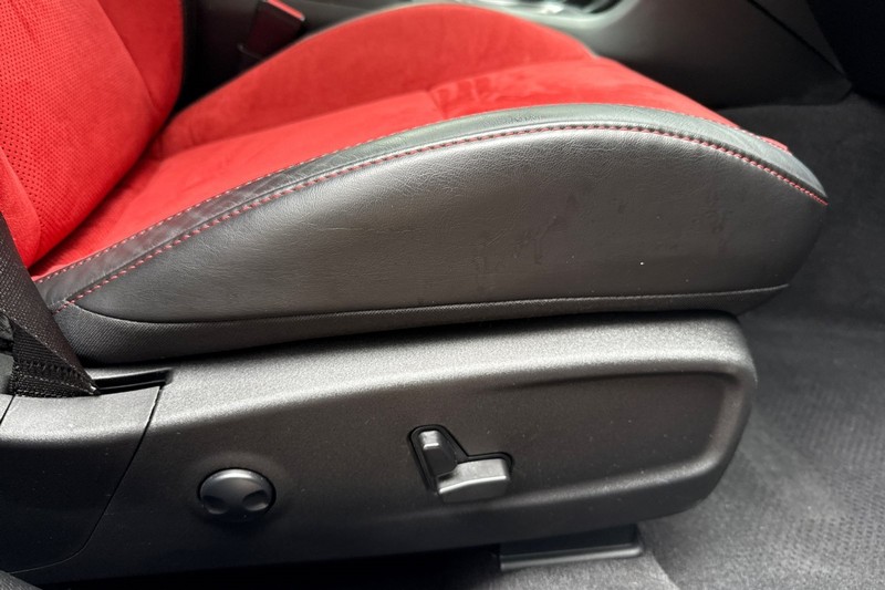 Dodge Charger Vehicle Full-screen Gallery Image 22