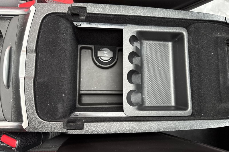 Dodge Charger Vehicle Full-screen Gallery Image 31