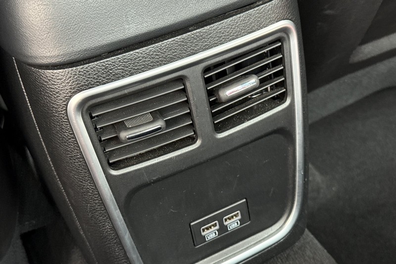 Dodge Charger Vehicle Full-screen Gallery Image 41
