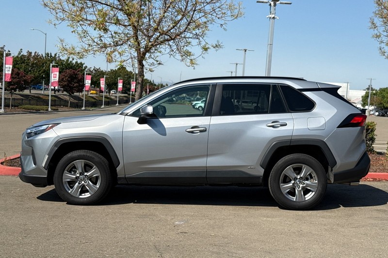 Toyota RAV4 Vehicle Full-screen Gallery Image 07