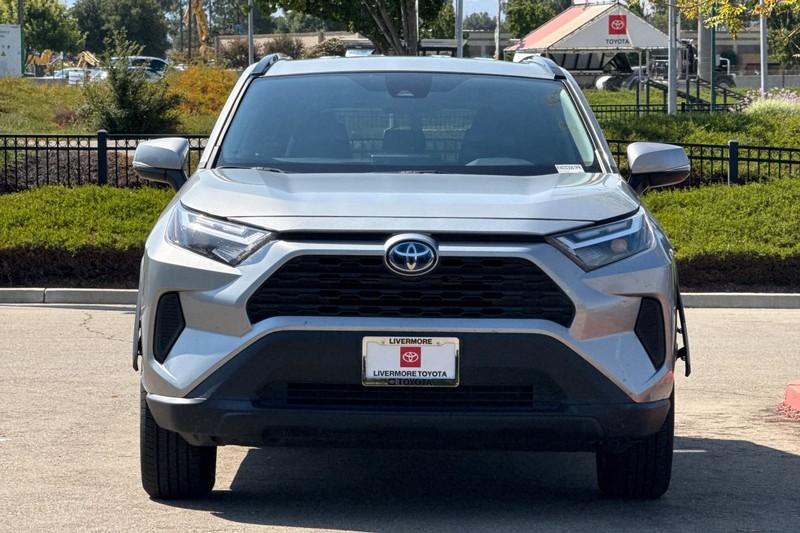 Toyota RAV4 Vehicle Full-screen Gallery Image 09