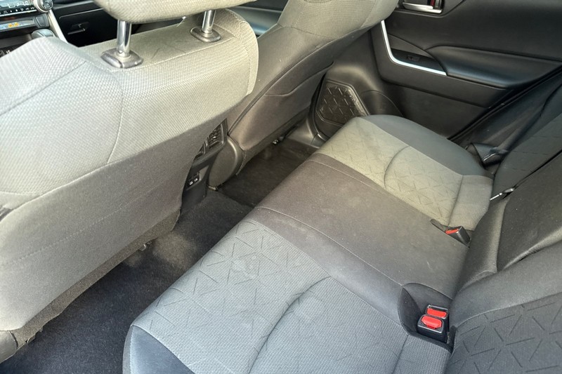 Toyota RAV4 Vehicle Full-screen Gallery Image 14