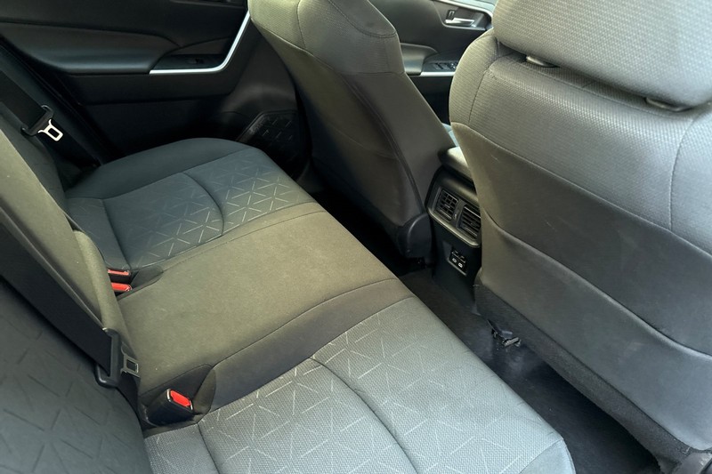 Toyota RAV4 Vehicle Full-screen Gallery Image 17