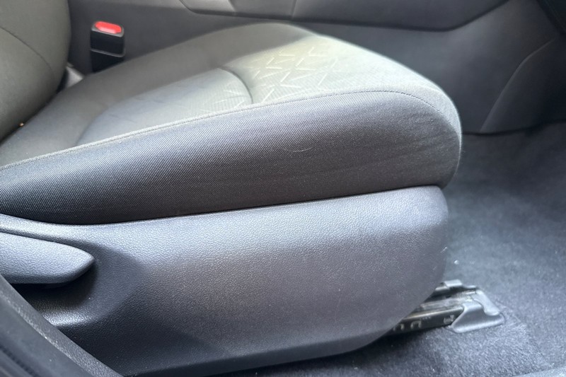 Toyota RAV4 Vehicle Full-screen Gallery Image 22