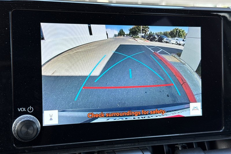 Toyota RAV4 Vehicle Full-screen Gallery Image 26