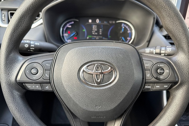 Toyota RAV4 Vehicle Full-screen Gallery Image 35