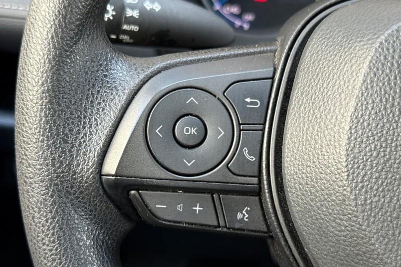 Toyota RAV4 Vehicle Full-screen Gallery Image 36
