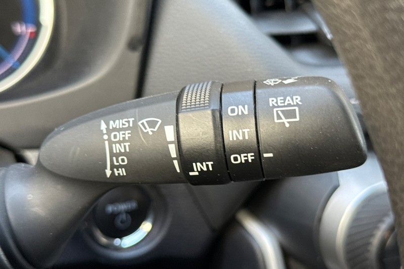 Toyota RAV4 Vehicle Full-screen Gallery Image 39
