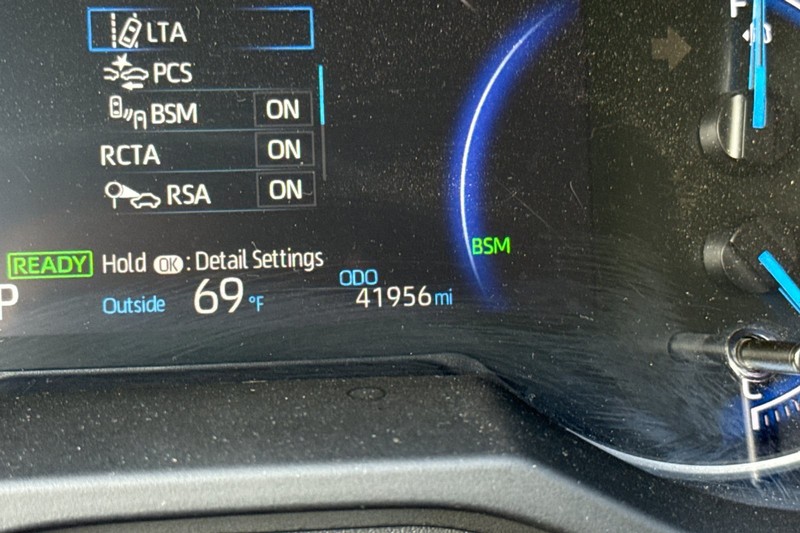 Toyota RAV4 Vehicle Full-screen Gallery Image 41