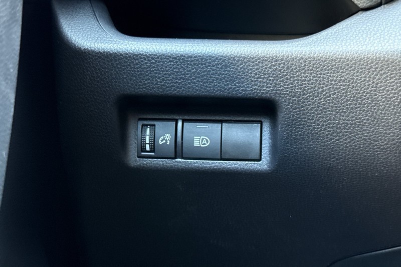 Toyota RAV4 Vehicle Full-screen Gallery Image 42