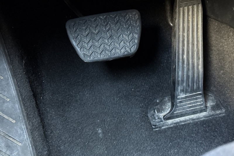 Toyota RAV4 Vehicle Full-screen Gallery Image 44