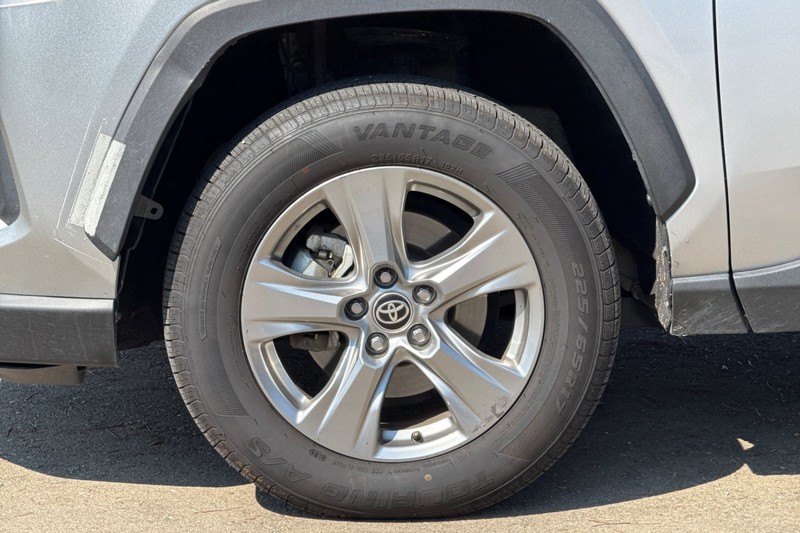 Toyota RAV4 Vehicle Full-screen Gallery Image 45