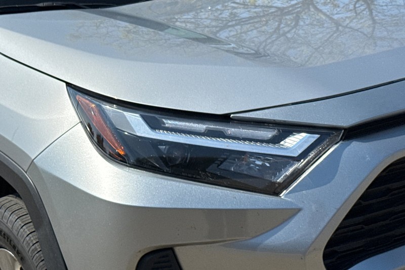 Toyota RAV4 Vehicle Full-screen Gallery Image 46
