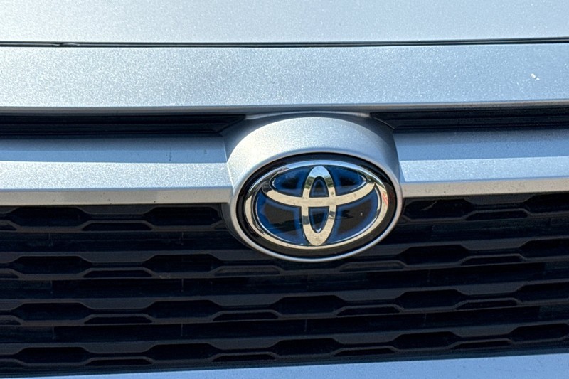 Toyota RAV4 Vehicle Full-screen Gallery Image 47