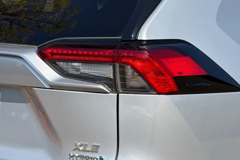 Toyota RAV4 Vehicle Full-screen Gallery Image 50