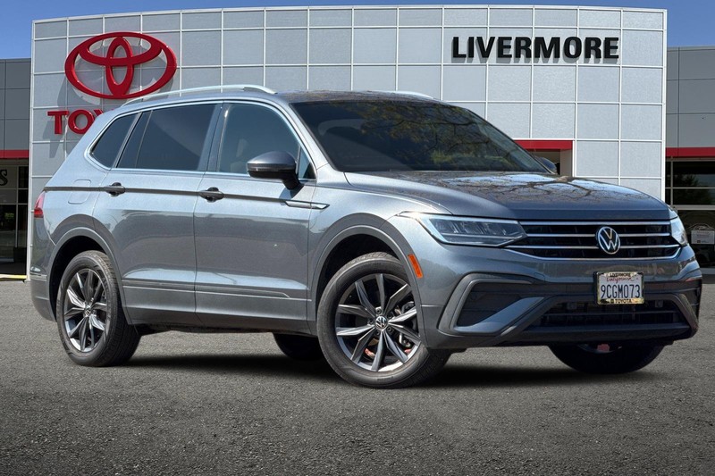 Volkswagen Tiguan Vehicle Full-screen Gallery Image 02