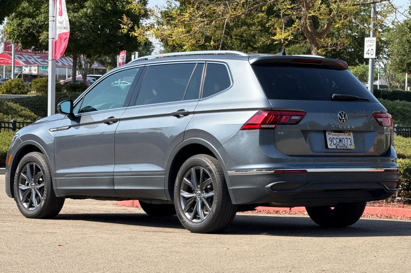Volkswagen Tiguan Vehicle Full-screen Gallery Image 06