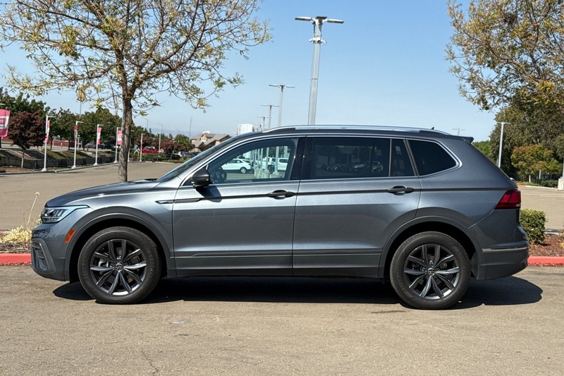 Volkswagen Tiguan Vehicle Full-screen Gallery Image 07