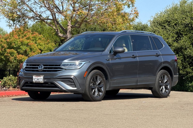 Volkswagen Tiguan Vehicle Full-screen Gallery Image 08