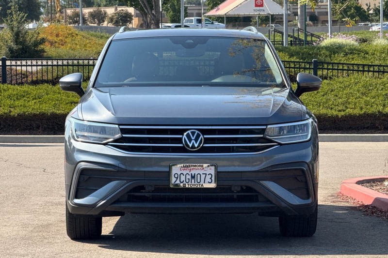 Volkswagen Tiguan Vehicle Full-screen Gallery Image 09