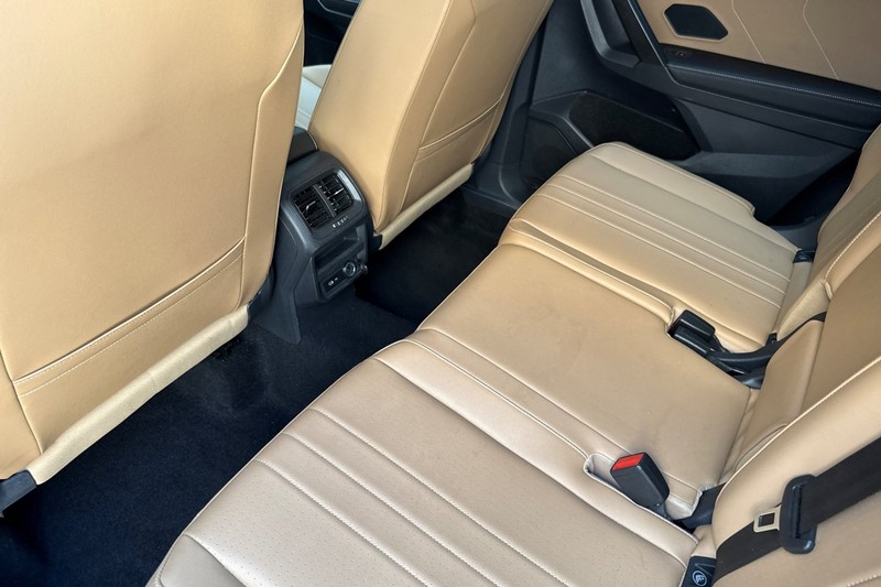Volkswagen Tiguan Vehicle Full-screen Gallery Image 14