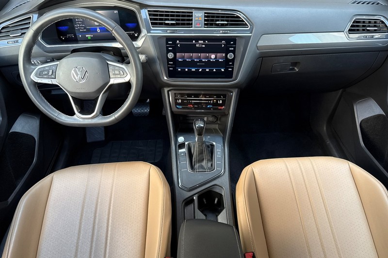 Volkswagen Tiguan Vehicle Full-screen Gallery Image 15