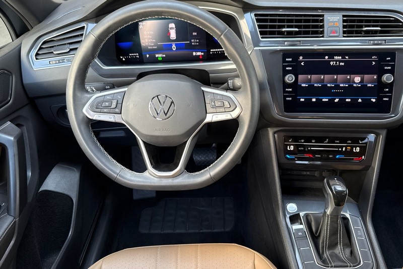 Volkswagen Tiguan Vehicle Full-screen Gallery Image 16