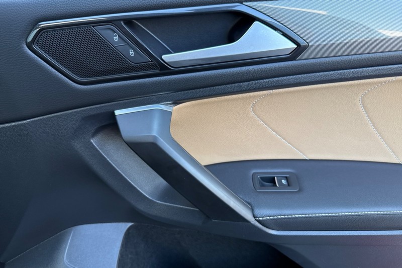 Volkswagen Tiguan Vehicle Full-screen Gallery Image 21