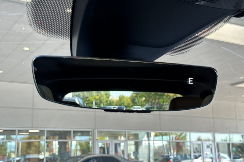 Volkswagen Tiguan Vehicle Full-screen Gallery Image 25