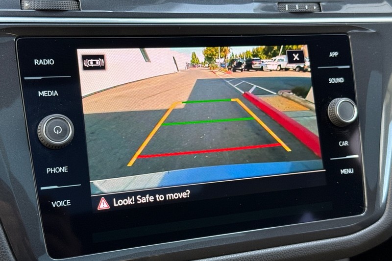 Volkswagen Tiguan Vehicle Full-screen Gallery Image 27