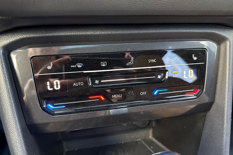 Volkswagen Tiguan Vehicle Full-screen Gallery Image 28
