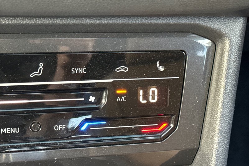 Volkswagen Tiguan Vehicle Full-screen Gallery Image 30