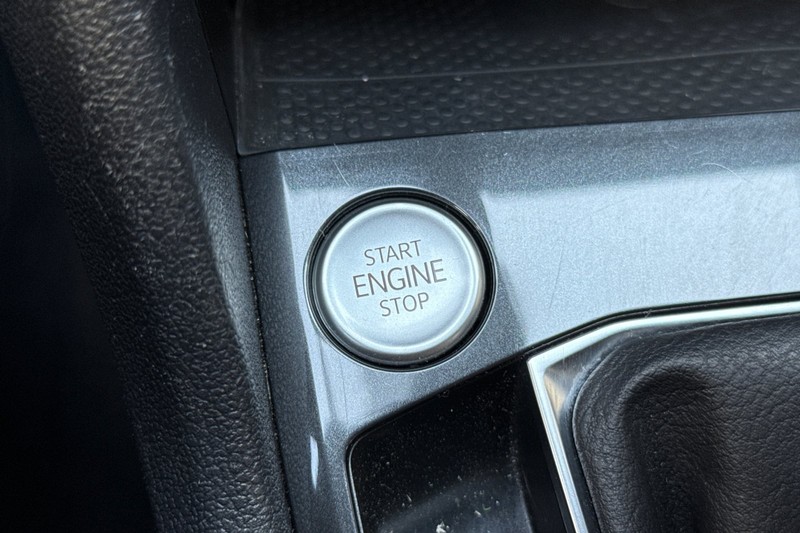 Volkswagen Tiguan Vehicle Full-screen Gallery Image 34
