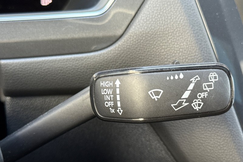 Volkswagen Tiguan Vehicle Full-screen Gallery Image 39