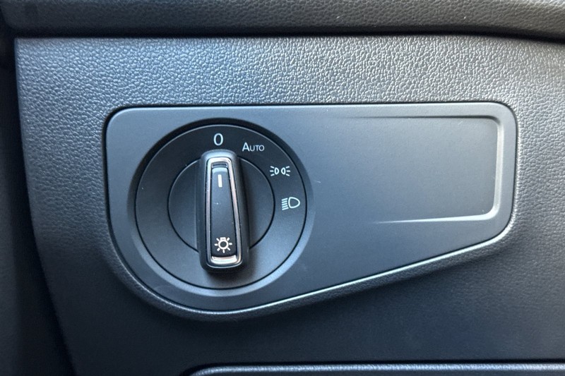 Volkswagen Tiguan Vehicle Full-screen Gallery Image 42
