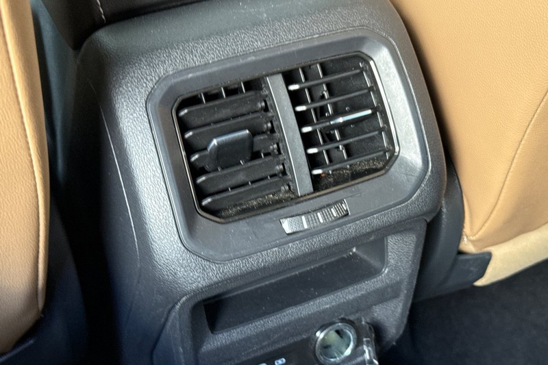 Volkswagen Tiguan Vehicle Full-screen Gallery Image 43
