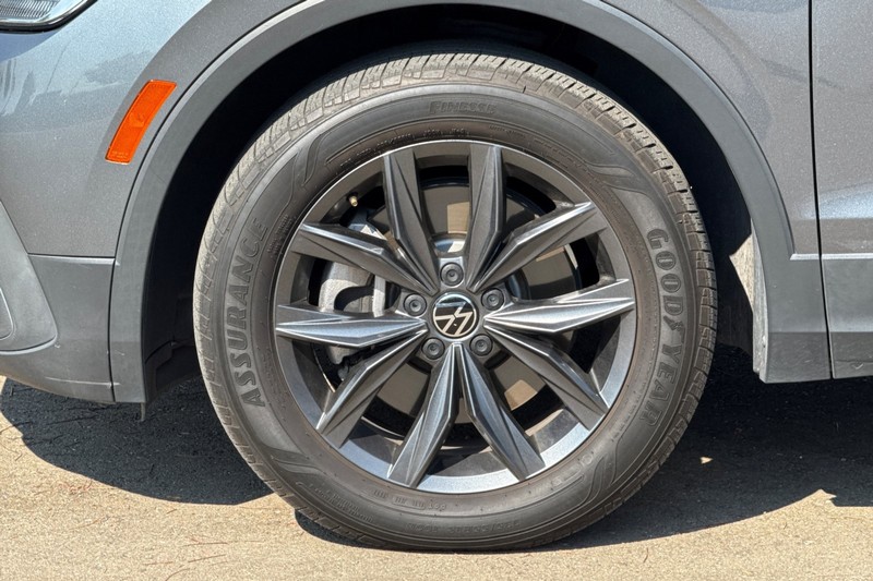 Volkswagen Tiguan Vehicle Full-screen Gallery Image 45