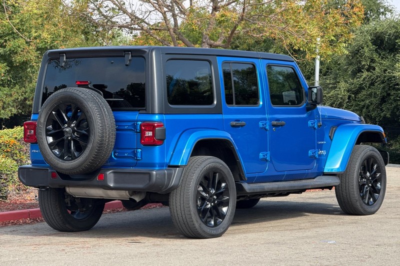 Jeep Wrangler Vehicle Full-screen Gallery Image 04