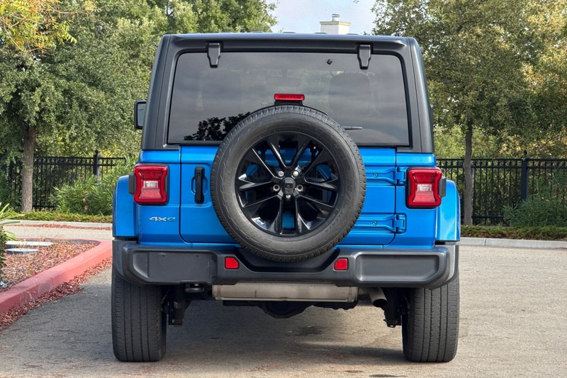 Jeep Wrangler Vehicle Full-screen Gallery Image 05