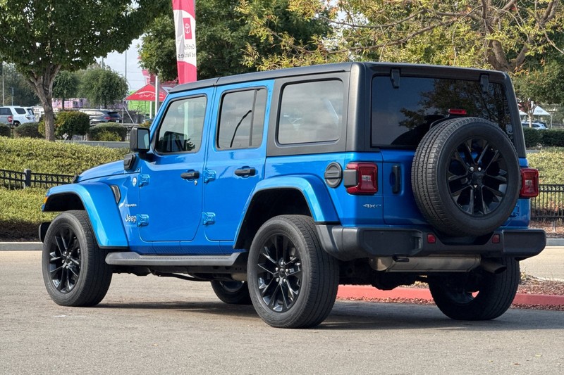 Jeep Wrangler Vehicle Full-screen Gallery Image 06