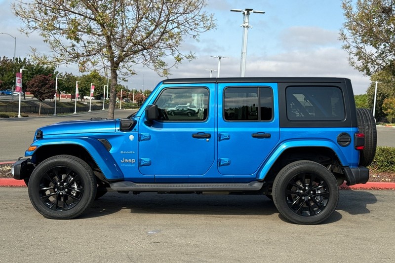 Jeep Wrangler Vehicle Full-screen Gallery Image 07