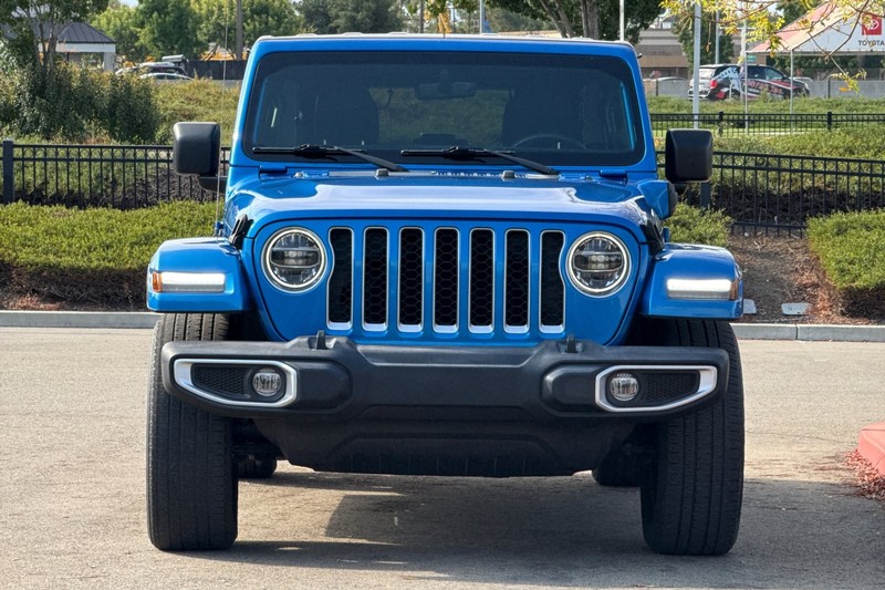 Jeep Wrangler Vehicle Full-screen Gallery Image 09