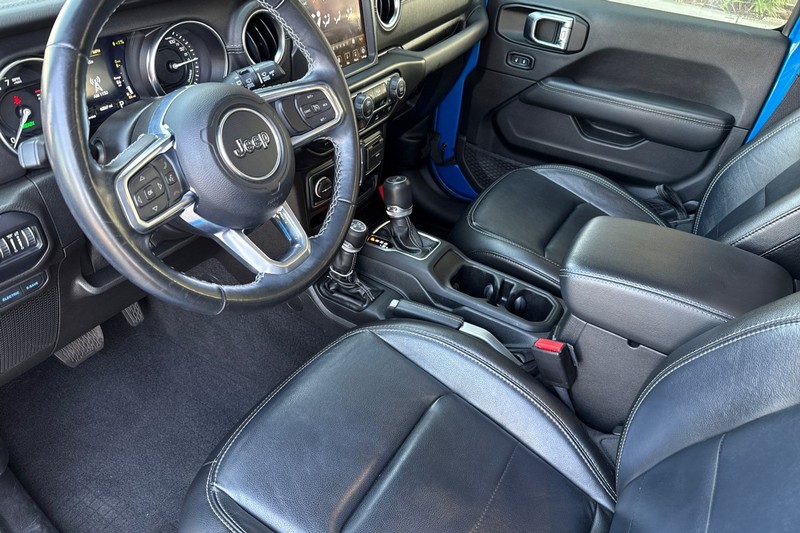Jeep Wrangler Vehicle Full-screen Gallery Image 10