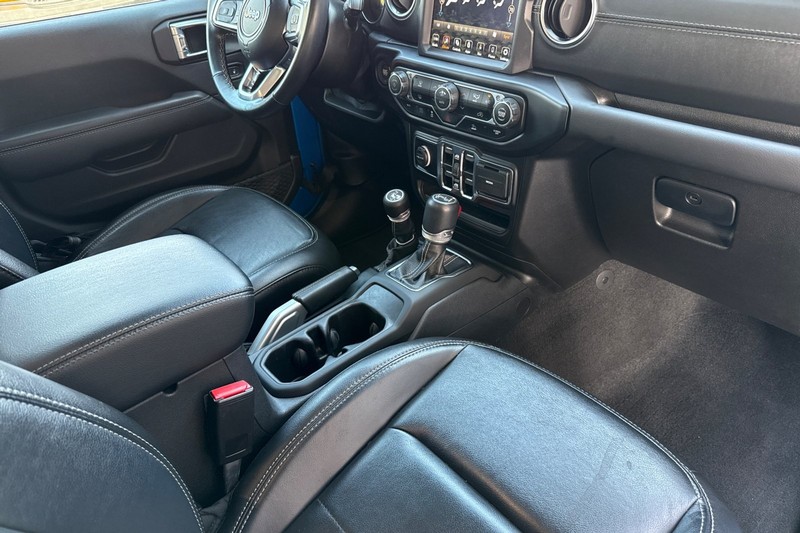 Jeep Wrangler Vehicle Full-screen Gallery Image 19