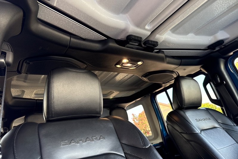 Jeep Wrangler Vehicle Full-screen Gallery Image 20