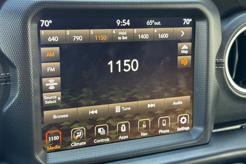 Jeep Wrangler Vehicle Full-screen Gallery Image 25
