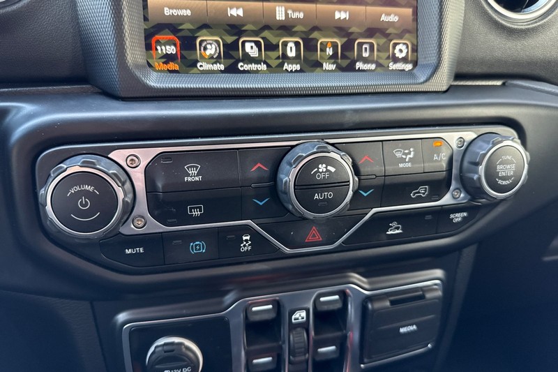 Jeep Wrangler Vehicle Full-screen Gallery Image 27