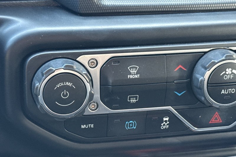 Jeep Wrangler Vehicle Full-screen Gallery Image 28