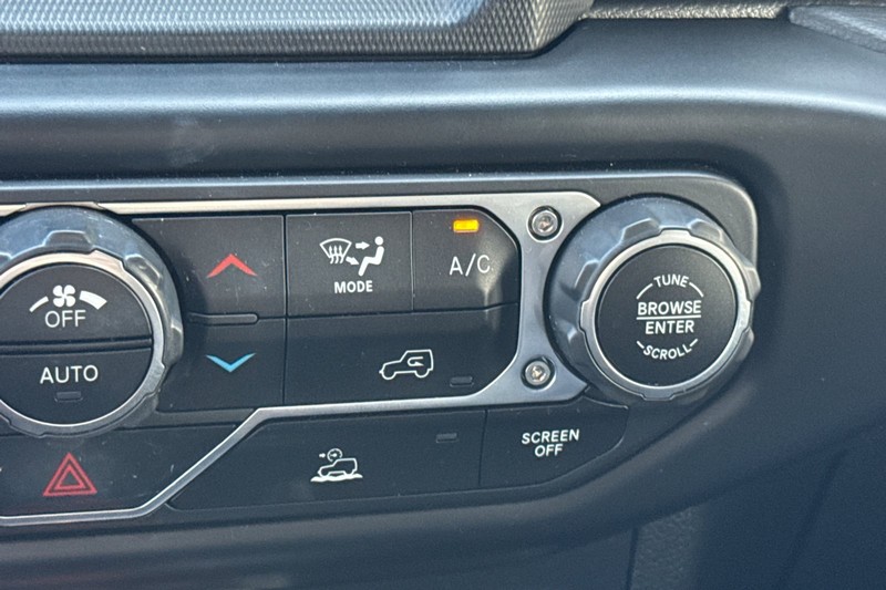 Jeep Wrangler Vehicle Full-screen Gallery Image 29