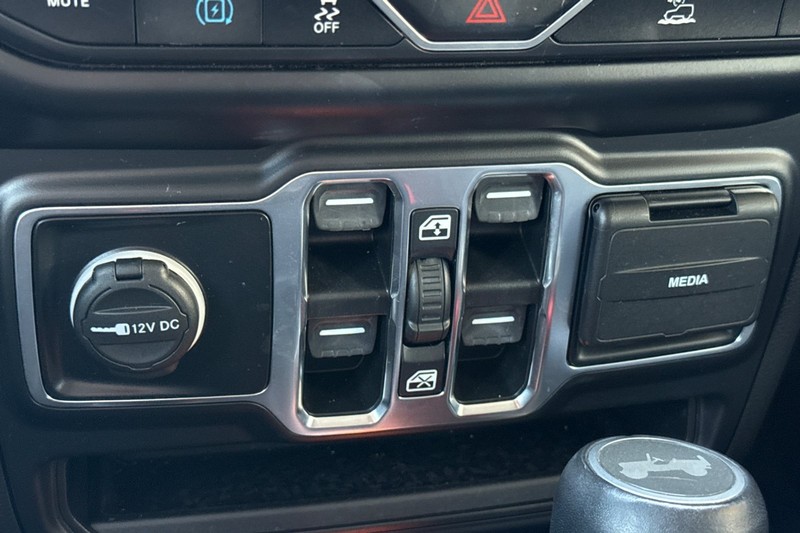 Jeep Wrangler Vehicle Full-screen Gallery Image 30